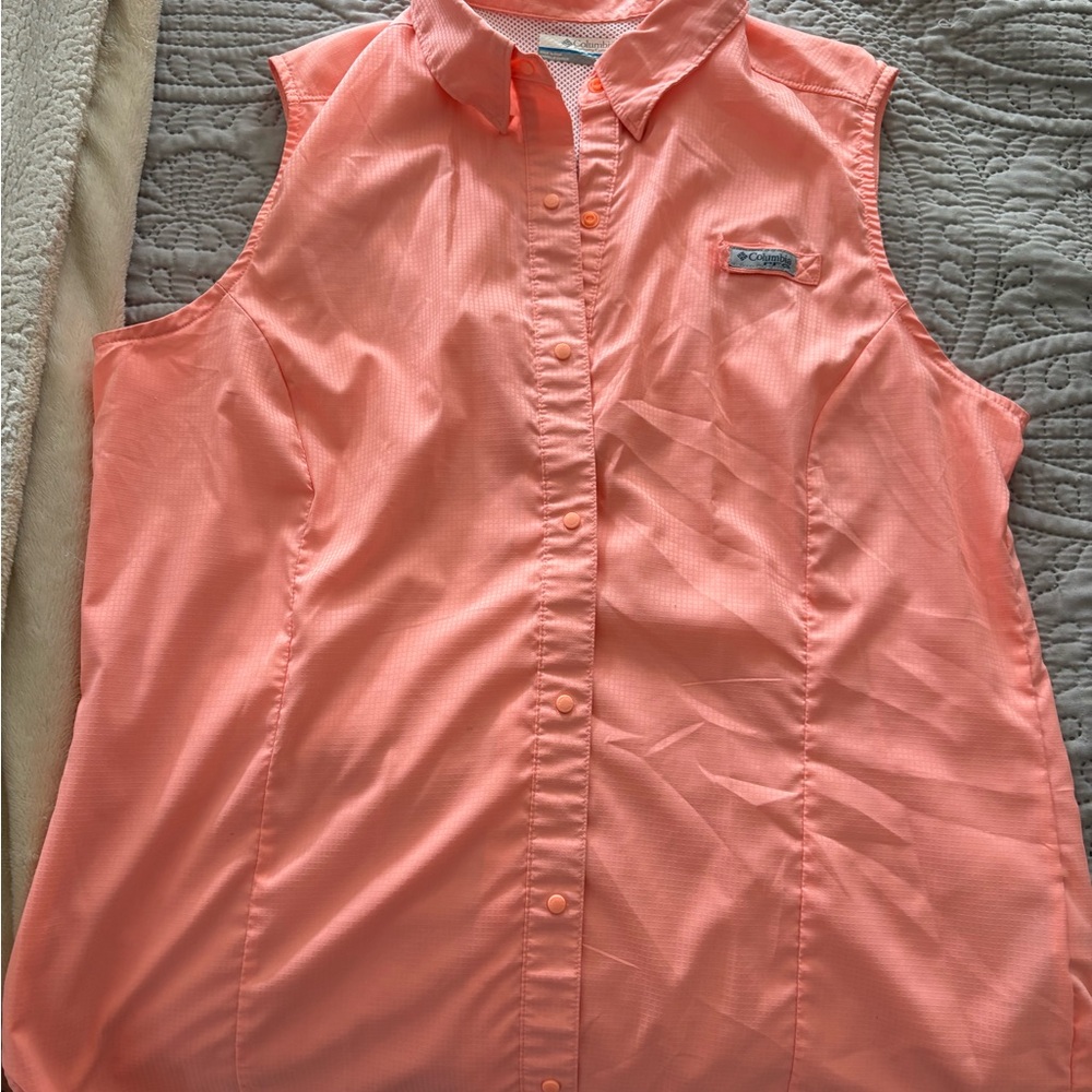 Columbia Women's Sleeveless Button Down Shirt - Peach